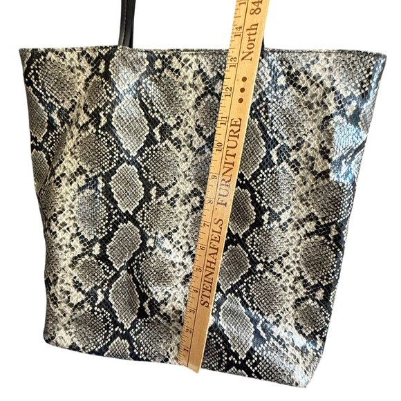 Bloomingdale's Faux Leather Snakeskin Print Tote Bag Women's Black and Gray - Picture 4 of 7
